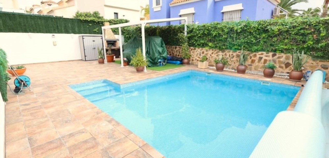 Venta - Villa -
San Miguel de Salinas - Las filipinas