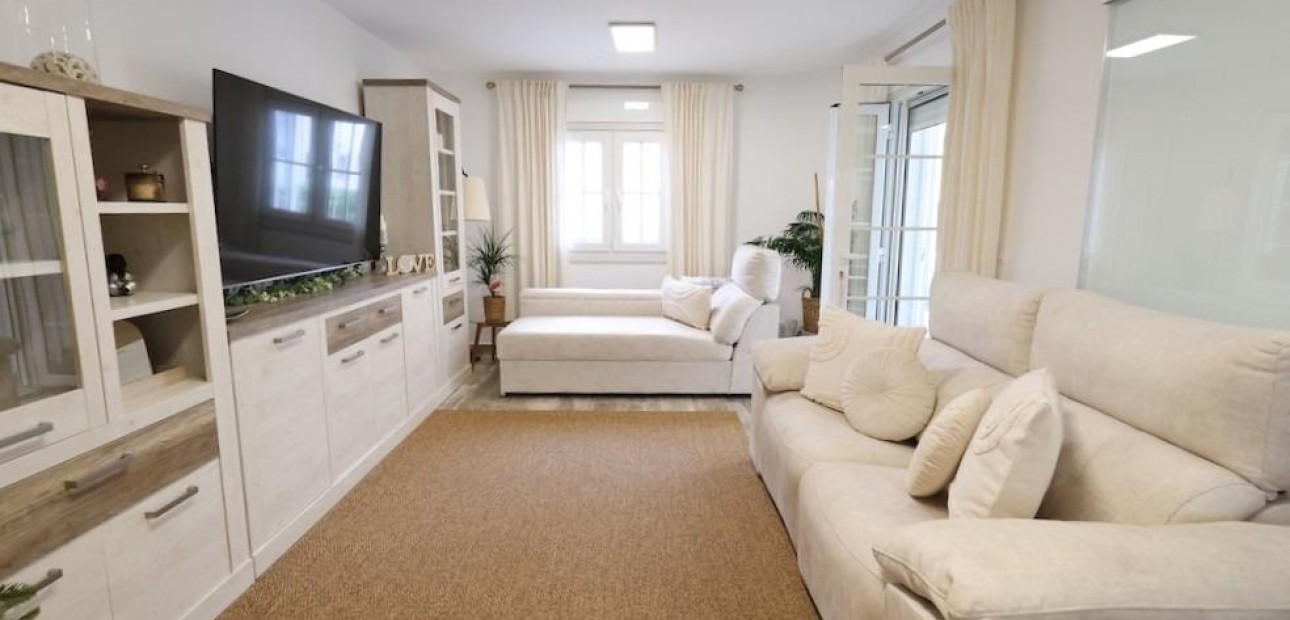 Venta - Villa -
San Miguel de Salinas - Las filipinas