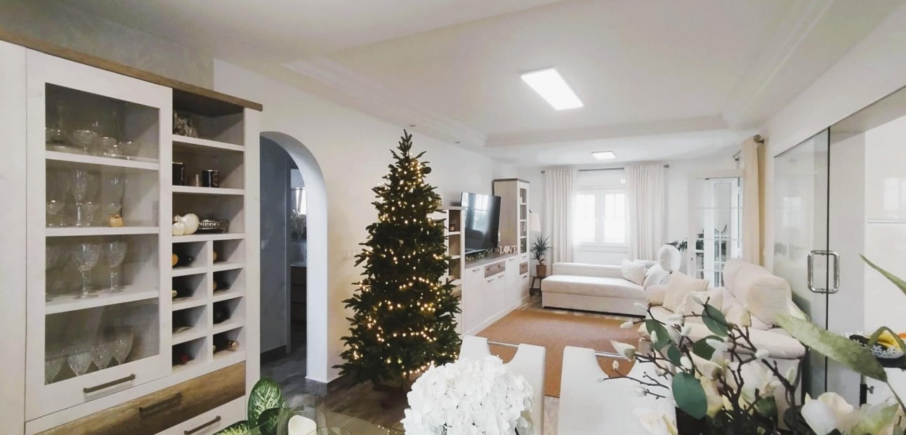 Venta - Villa -
San Miguel de Salinas - Las filipinas