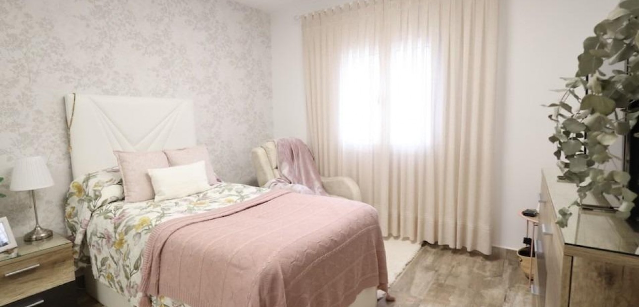 Venta - Villa -
San Miguel de Salinas - Las filipinas