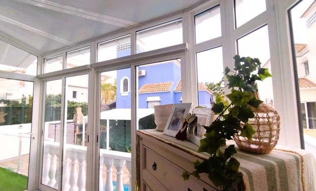 Venta - Villa -
San Miguel de Salinas - Las filipinas