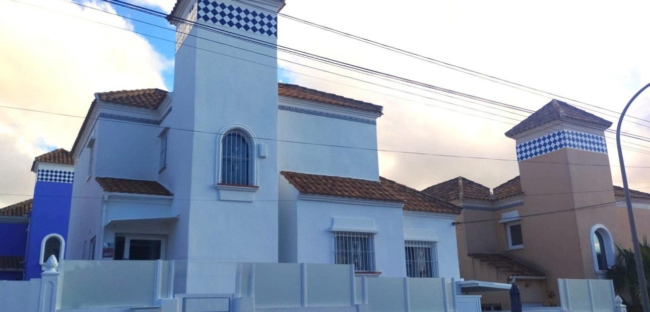 Venta - Villa -
San Miguel de Salinas - Las filipinas