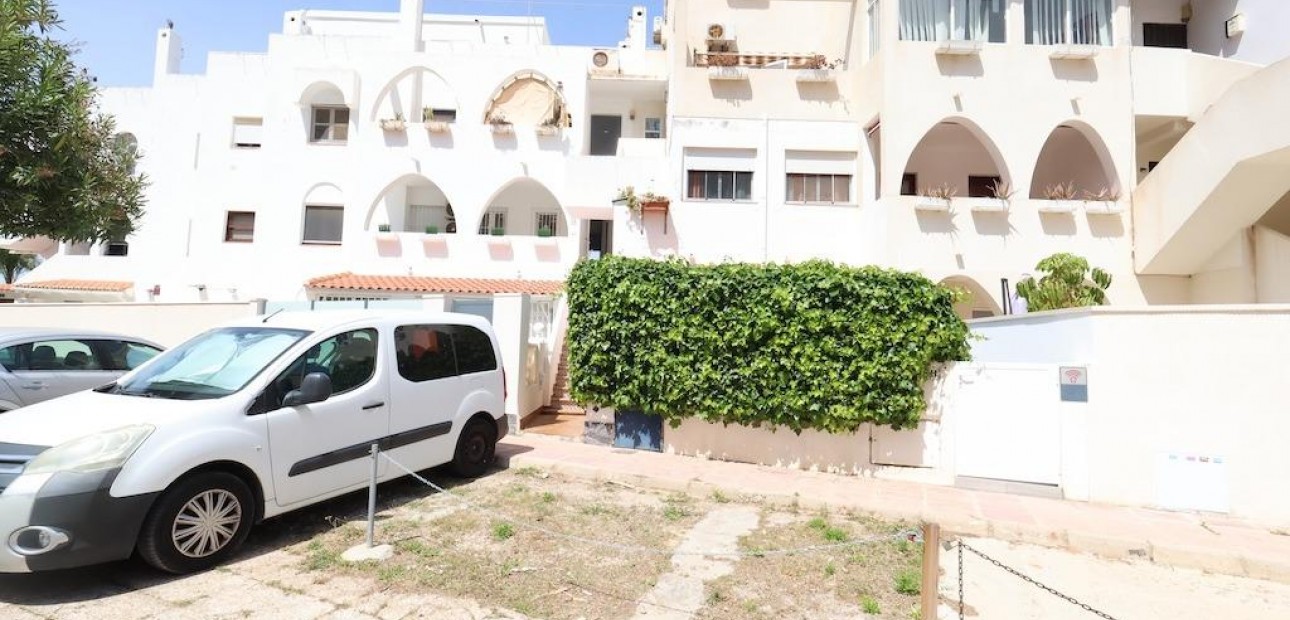 Venta - Bungalow -
Orihuela Costa - La Zenia
