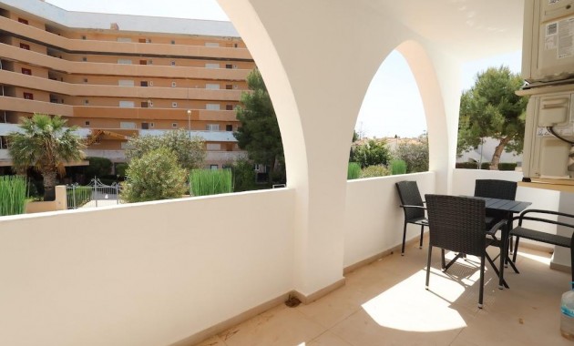 Venta - Bungalow -
Orihuela Costa - La Zenia