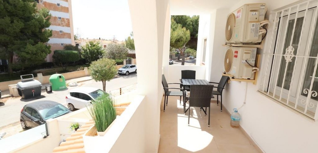 Venta - Bungalow -
Orihuela Costa - La Zenia