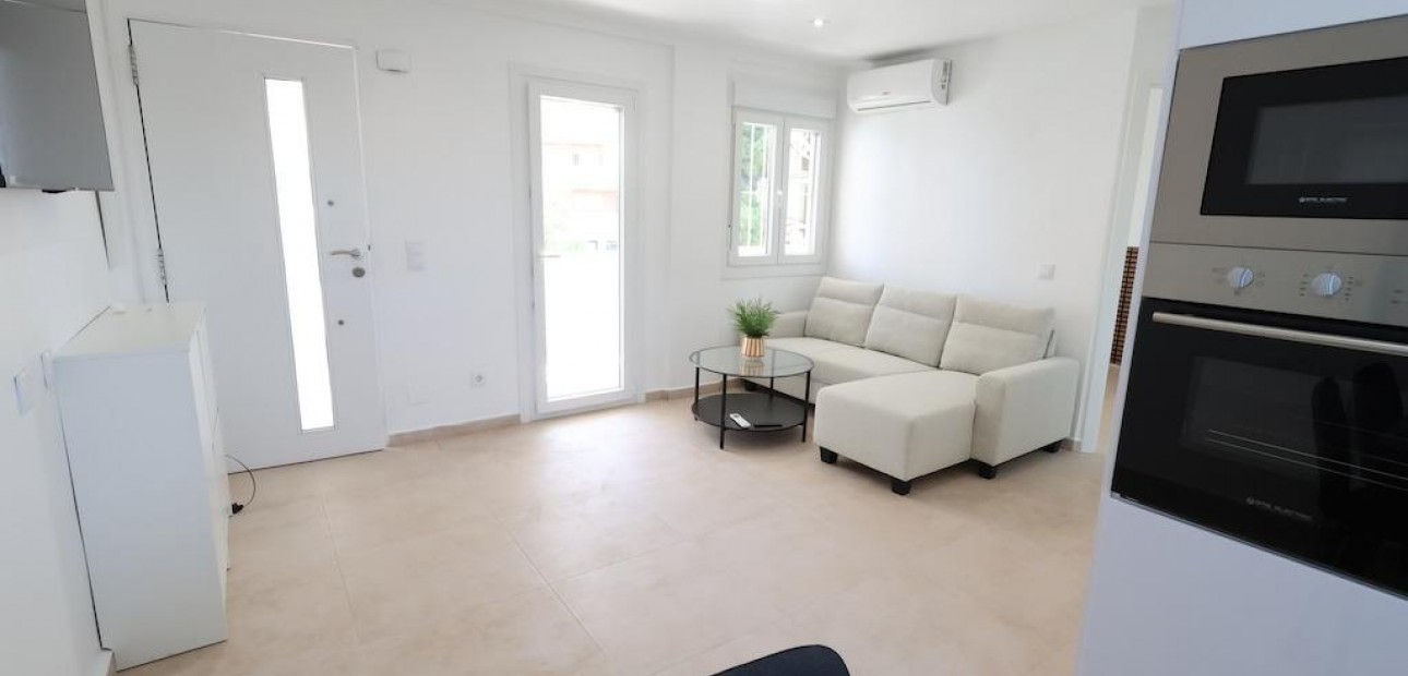 Venta - Bungalow -
Orihuela Costa - La Zenia