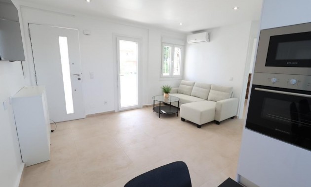 Venta - Bungalow -
Orihuela Costa - La Zenia