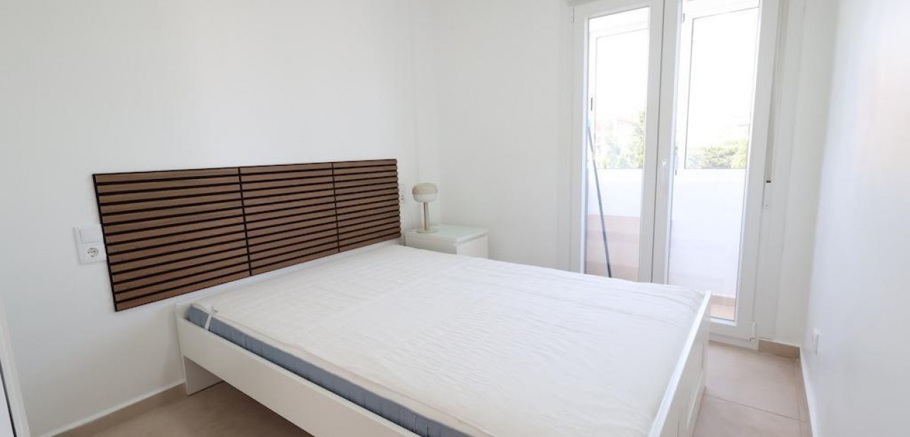 Venta - Bungalow -
Orihuela Costa - La Zenia