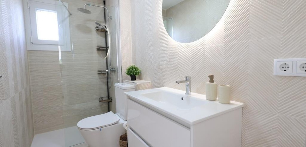 Venta - Bungalow -
Orihuela Costa - La Zenia