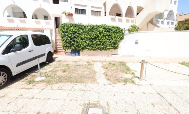 Venta - Bungalow -
Orihuela Costa - La Zenia