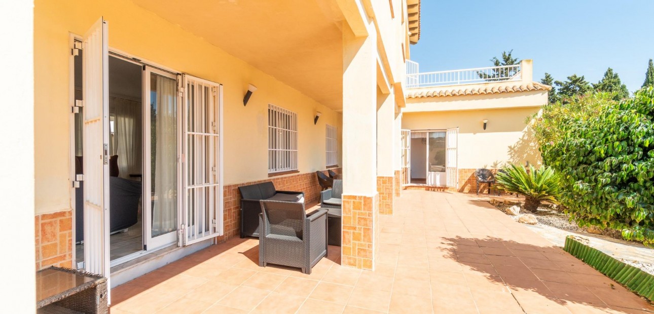 Venta - Villa -
Orihuela Costa - La Zenia