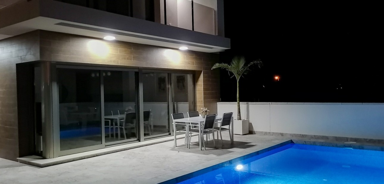 Herverkoop - Detached Villa -
Villamartín