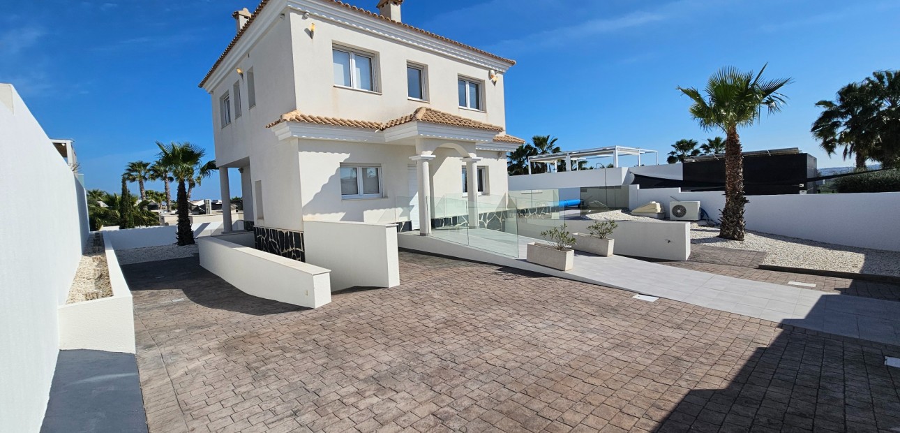 Venta - Detached Villa -
La Marina