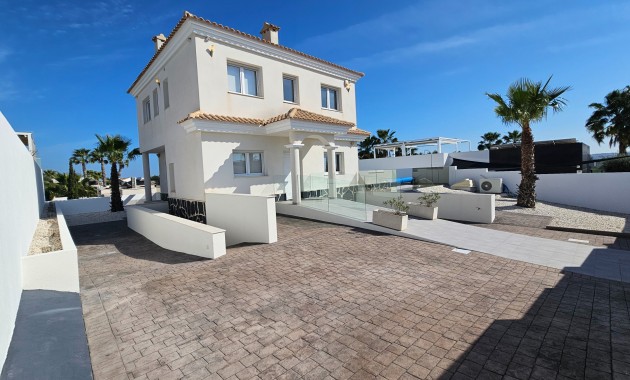Venta - Detached Villa -
La Marina