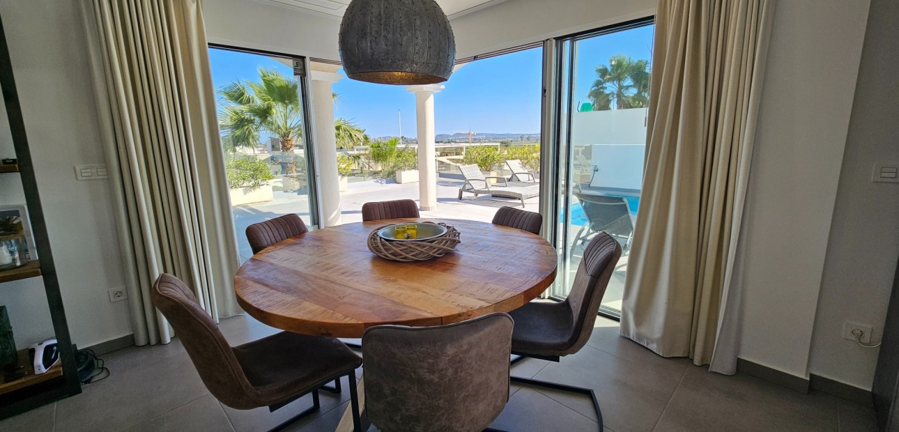 Venta - Detached Villa -
La Marina