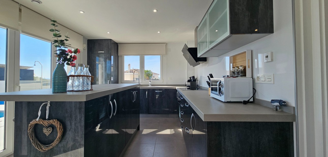 Venta - Detached Villa -
La Marina