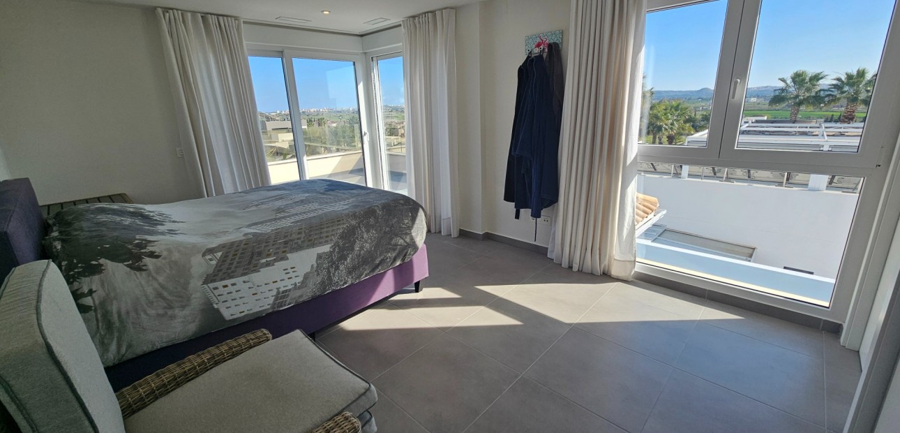 Venta - Detached Villa -
La Marina