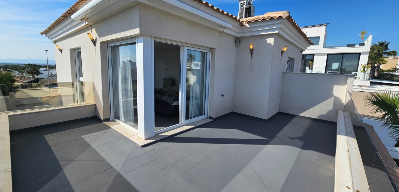 Venta - Detached Villa -
La Marina