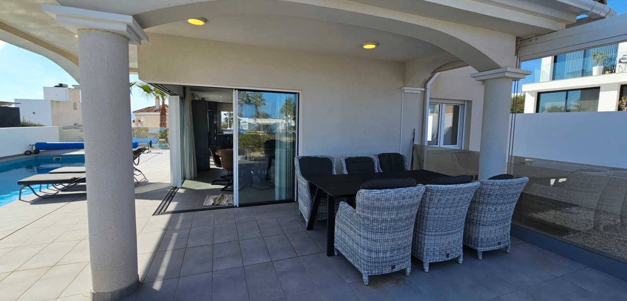 Venta - Detached Villa -
La Marina