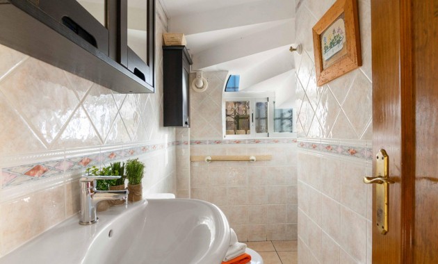 Venta - House -
Orihuela Costa - Los Almendros-La Florida