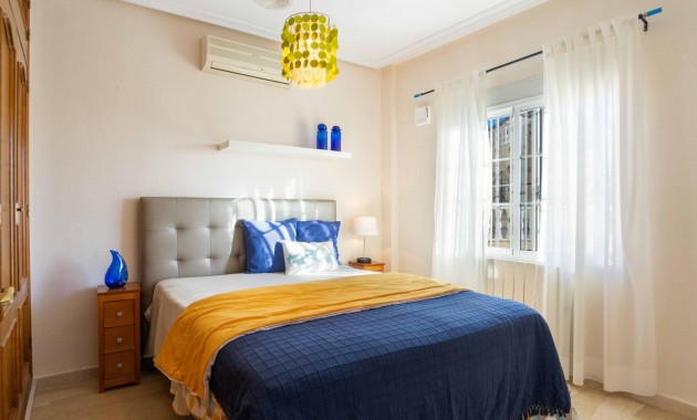 Venta - House -
Orihuela Costa - Los Almendros-La Florida