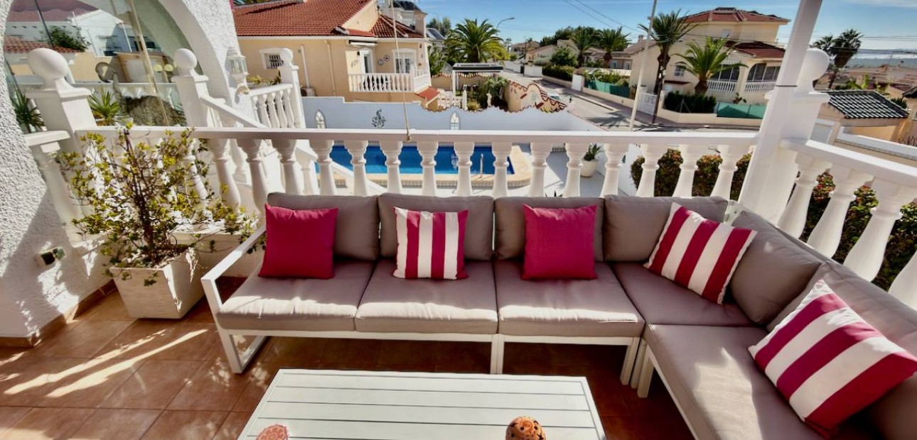 Sale - Villa -
Ciudad Quesada