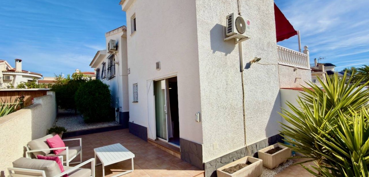 Sale - Villa -
Ciudad Quesada