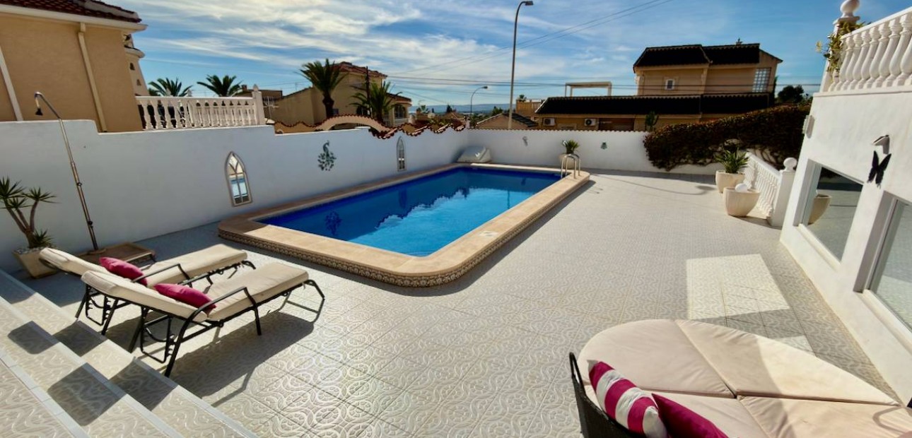 Sale - Villa -
Ciudad Quesada