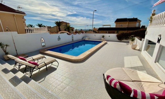 Sale - Villa -
Ciudad Quesada