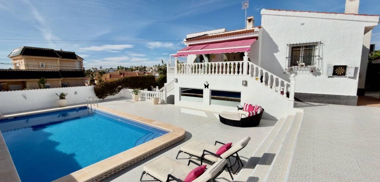 Sale - Villa -
Ciudad Quesada