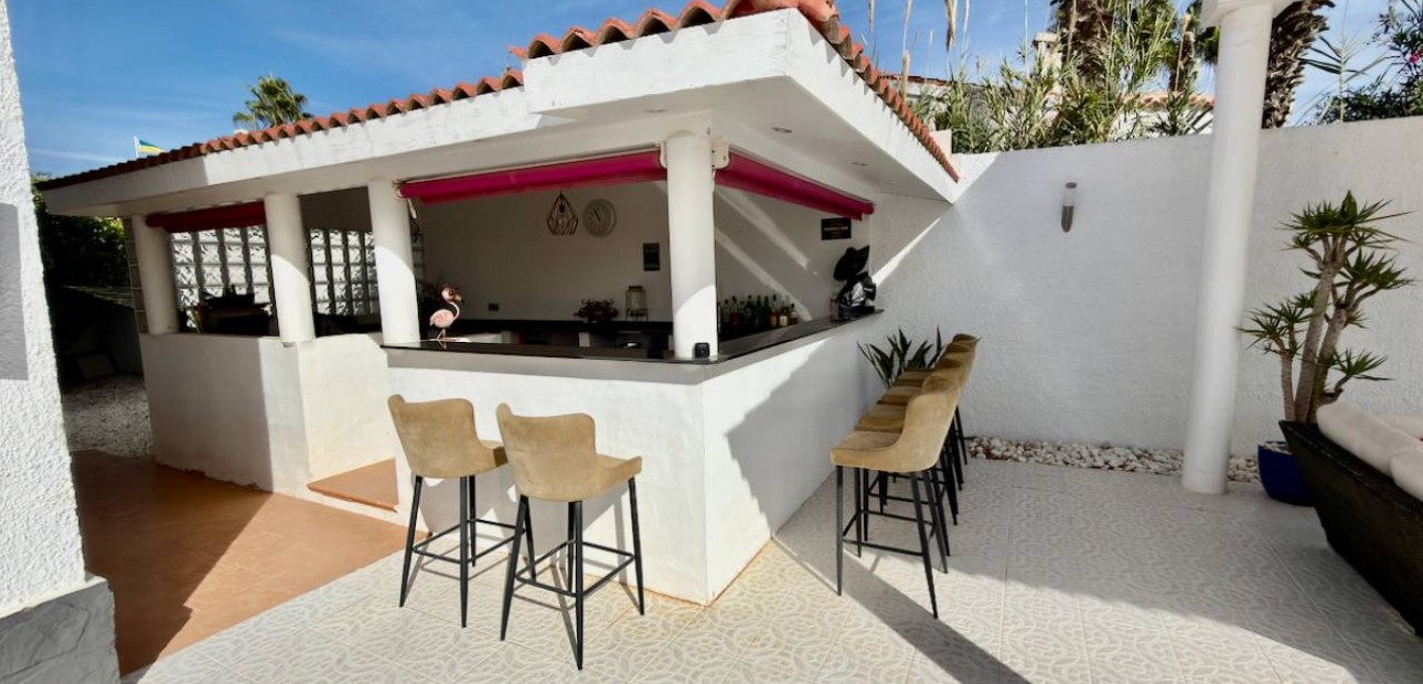 Sale - Villa -
Ciudad Quesada