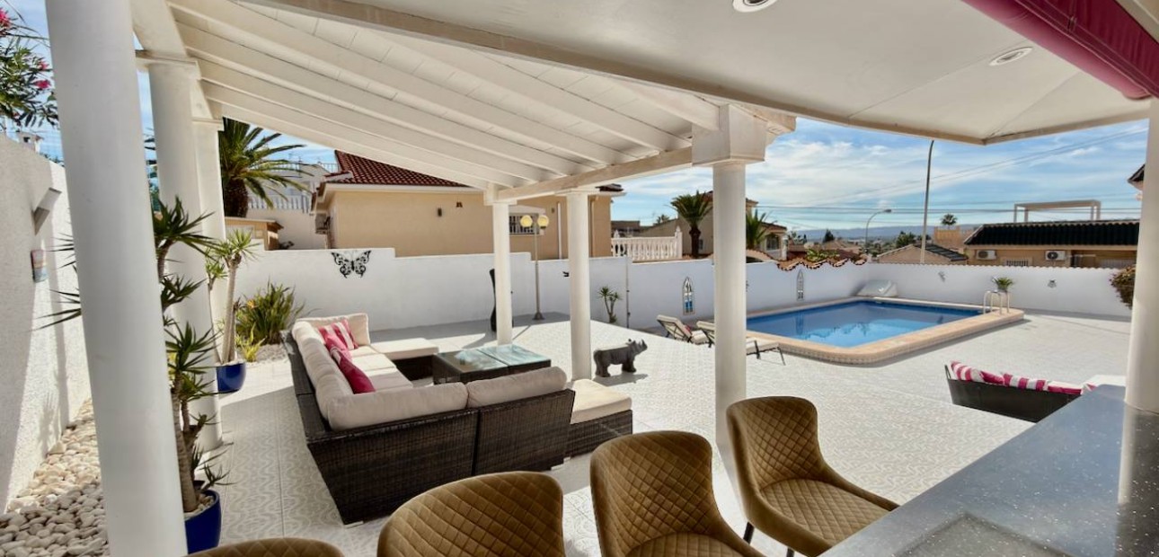 Sale - Villa -
Ciudad Quesada