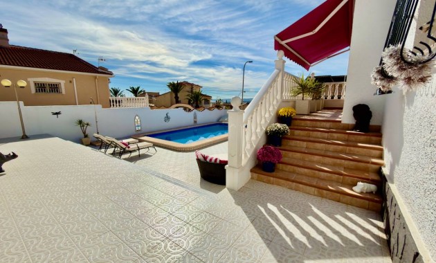 Sale - Villa -
Ciudad Quesada