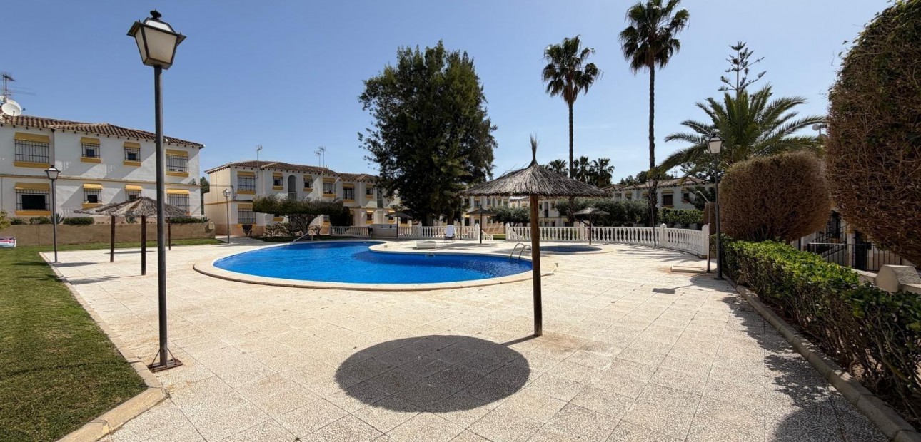 Venta - Apartamento / piso -
Orihuela Costa - La Zenia