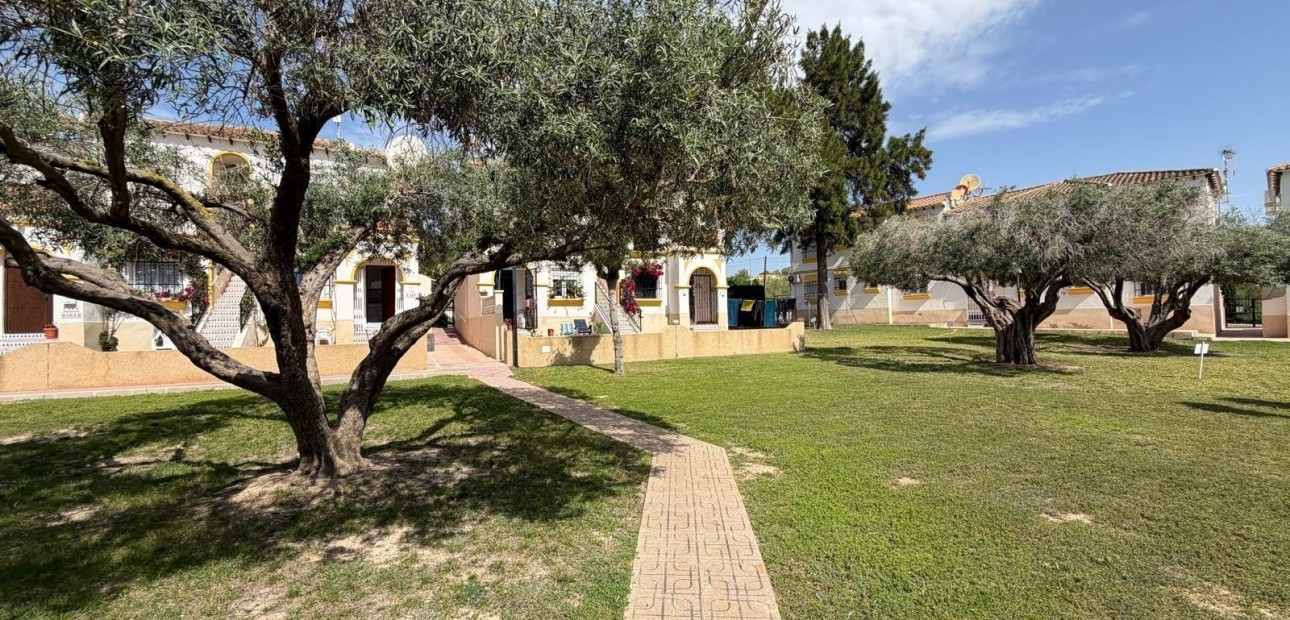 Venta - Apartamento / piso -
Orihuela Costa - La Zenia