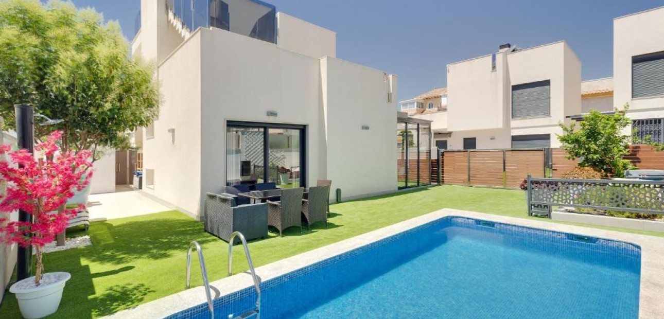 Venta - Detached Villa -
Torrevieja - Torrevieja - Centre