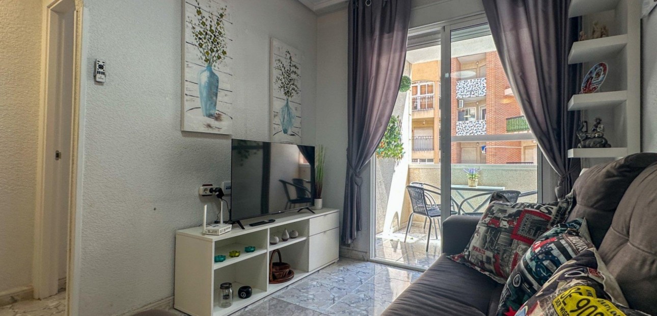 Venta - Apartamento / piso -
Torrevieja - Estacion de autobuses