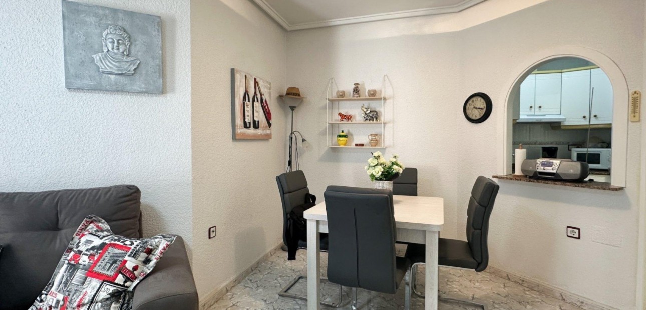 Venta - Apartamento / piso -
Torrevieja - Estacion de autobuses