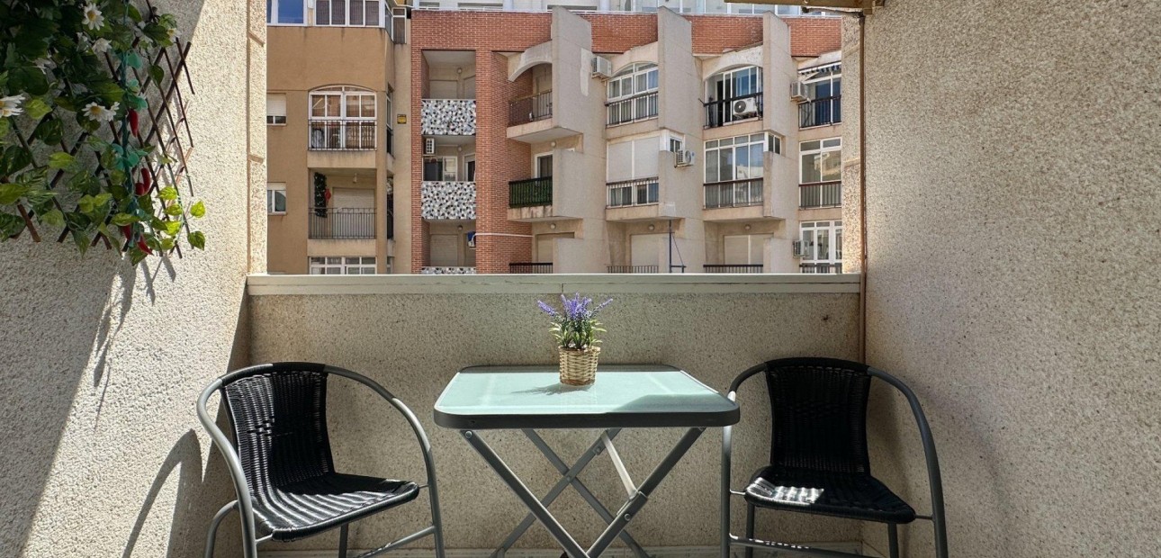 Venta - Apartamento / piso -
Torrevieja - Estacion de autobuses