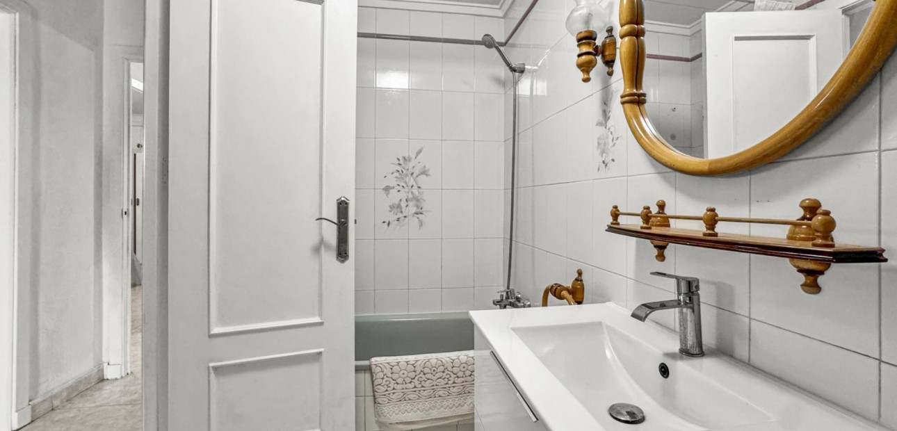 Venta - Apartamento / piso -
Torrevieja - Playa Los Locos