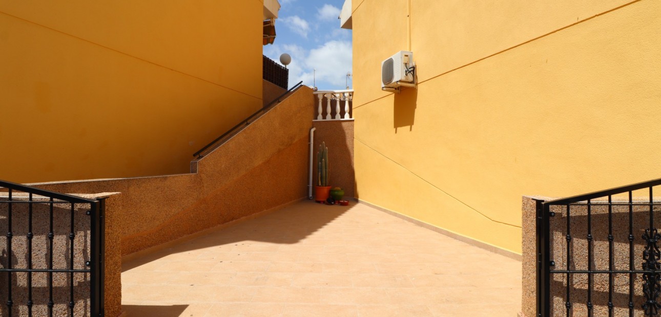 Sale - Townhouse -
Algorfa - La Finca Golf Resort