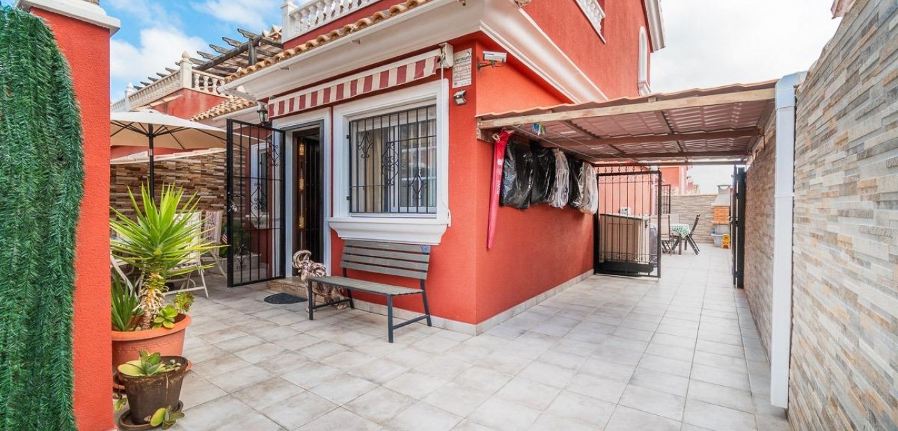 Sale - Terraced house -
Orihuela Costa - PAU 8
