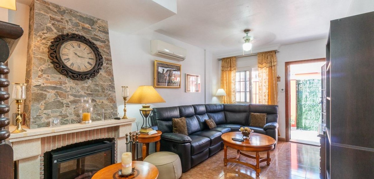 Sale - Terraced house -
Orihuela Costa - PAU 8