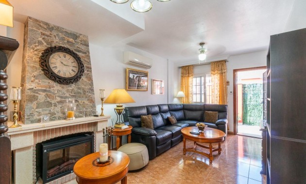 Sale - Terraced house -
Orihuela Costa - PAU 8