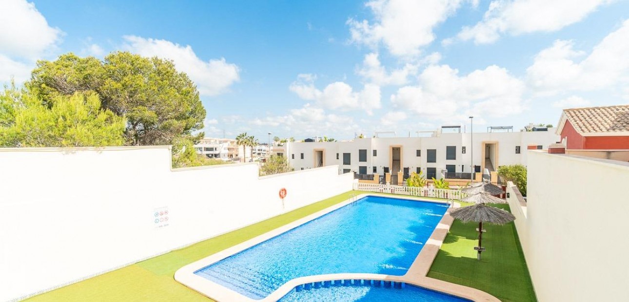 Sale - Terraced house -
Orihuela Costa - PAU 8