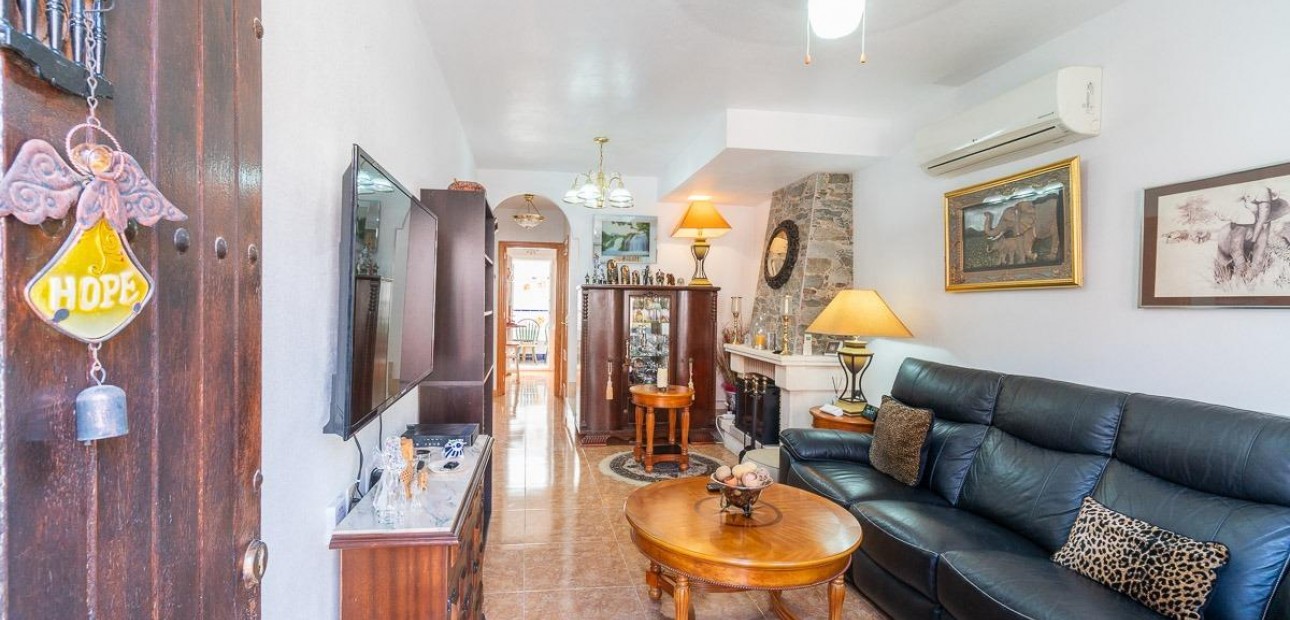 Sale - Terraced house -
Orihuela Costa - PAU 8