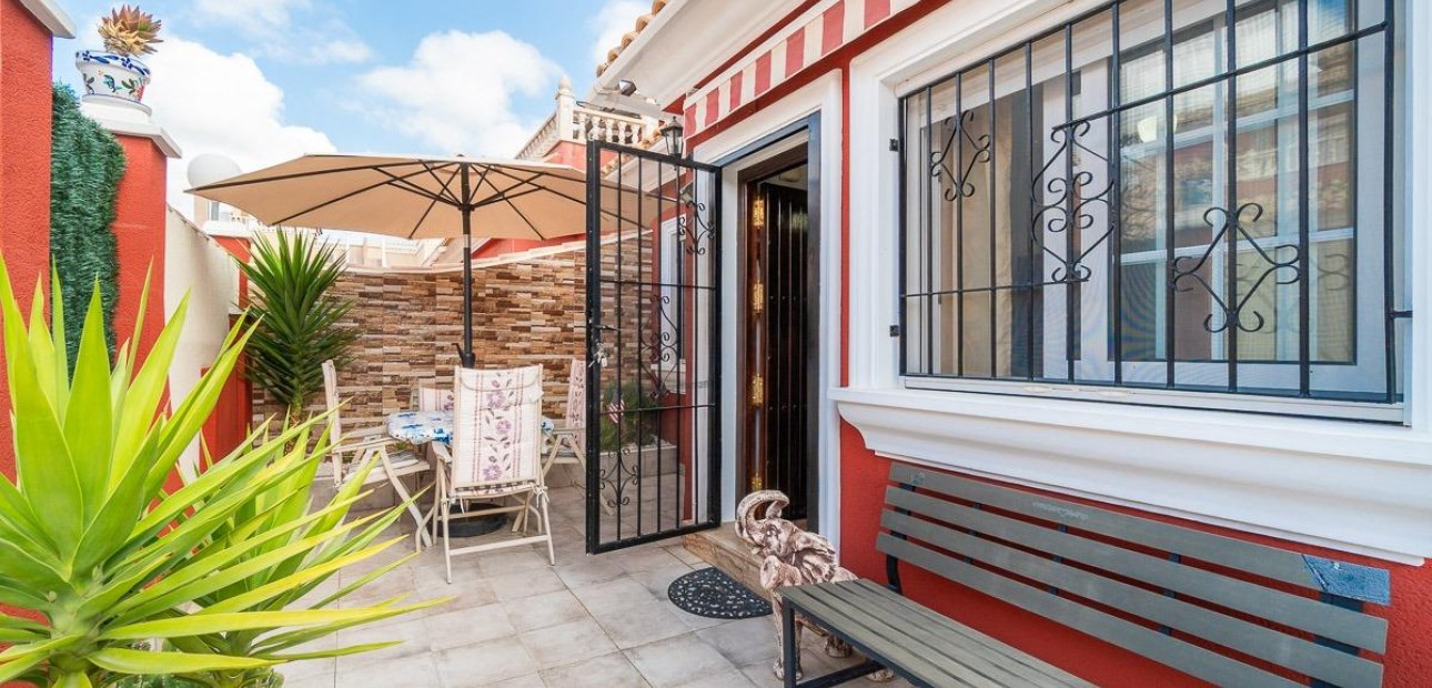 Sale - Terraced house -
Orihuela Costa - PAU 8