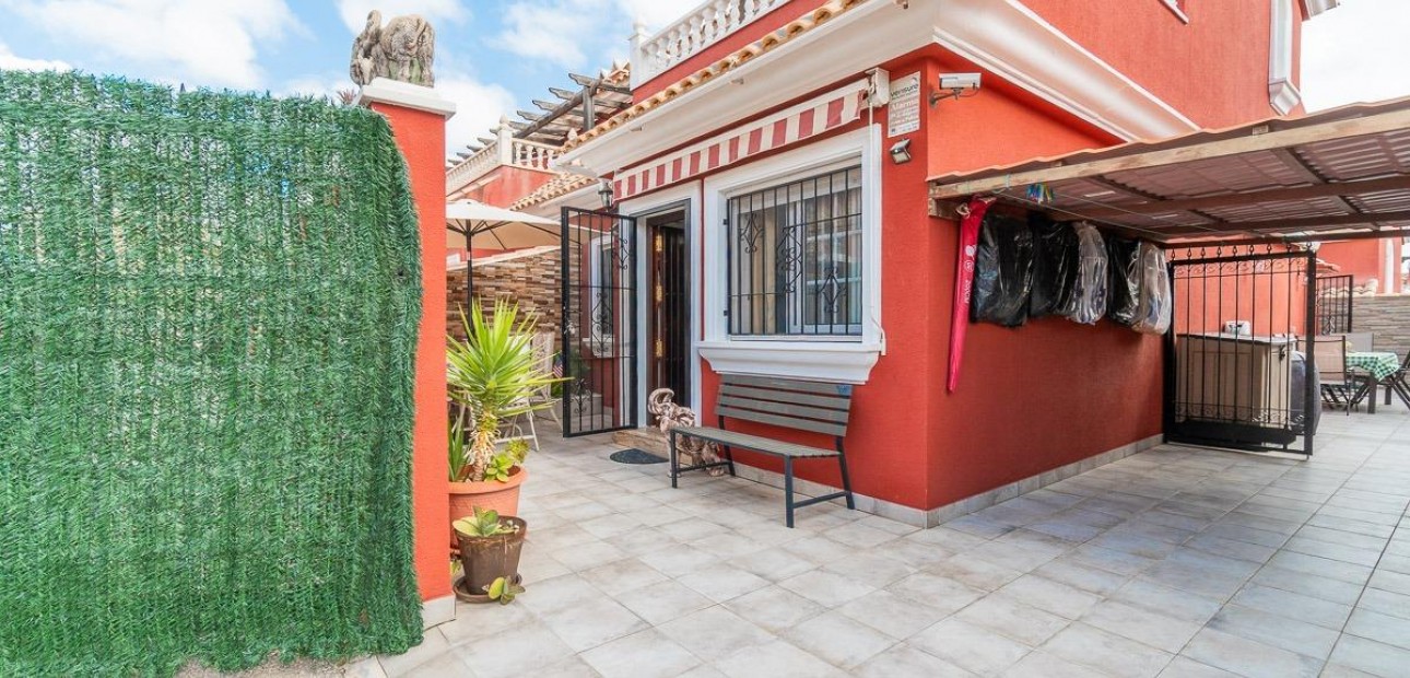 Sale - Terraced house -
Orihuela Costa - PAU 8