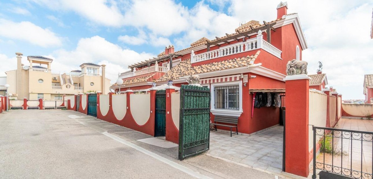 Sale - Terraced house -
Orihuela Costa - PAU 8