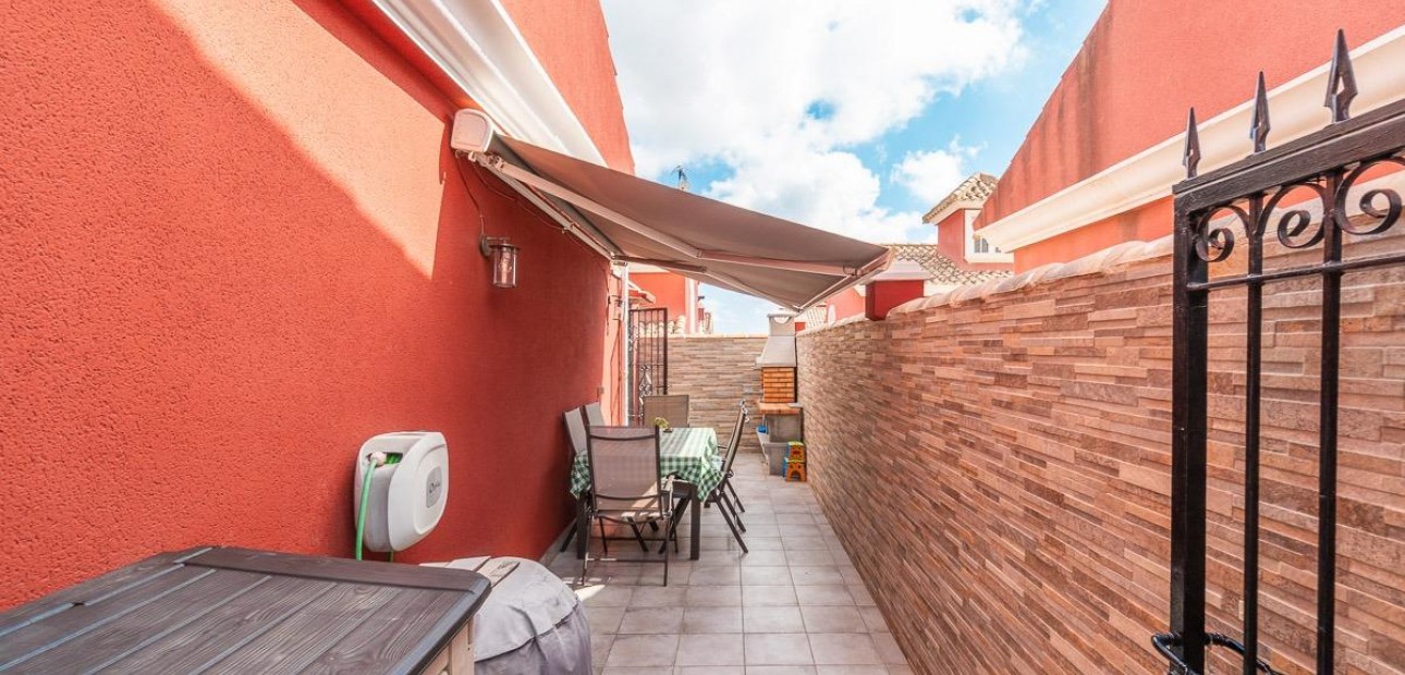 Sale - Terraced house -
Orihuela Costa - PAU 8